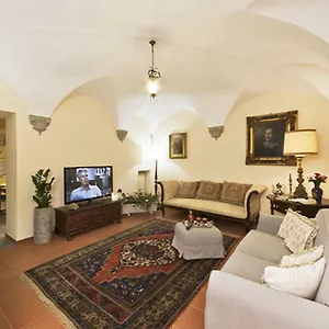 Via Dei Fossi Appartamento