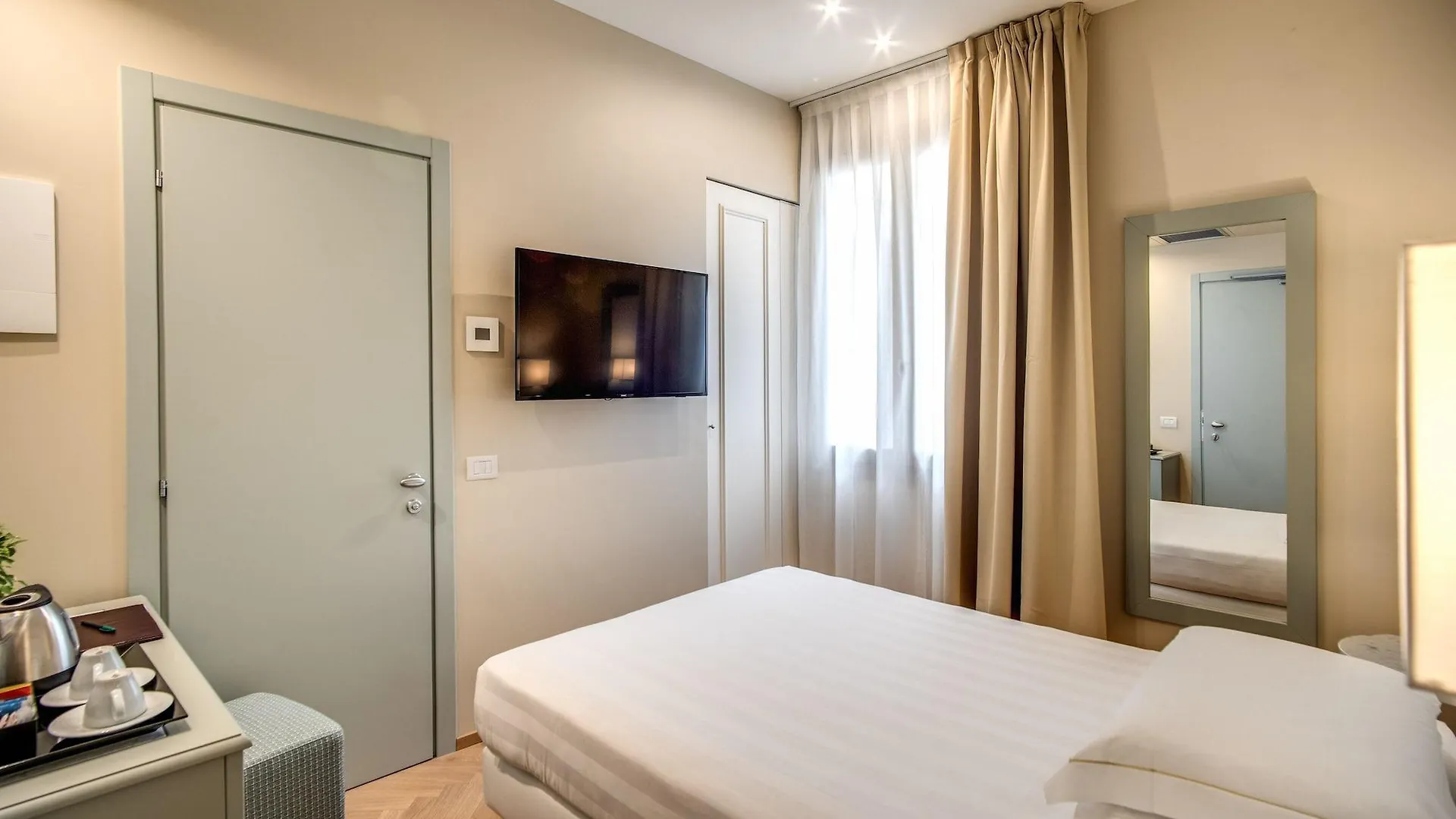 Hotel Ariele Florence 4*,  Italy